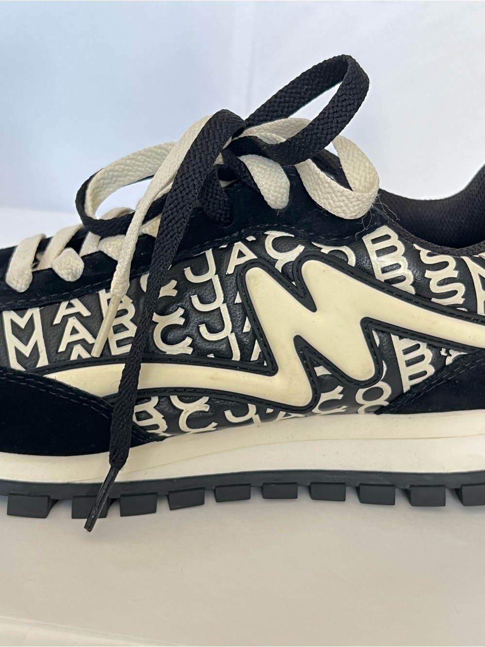The Marc Jacobs The Jogger Monogram Leather Sneakers Black/Cream EU 39 - Picture 10 of 14